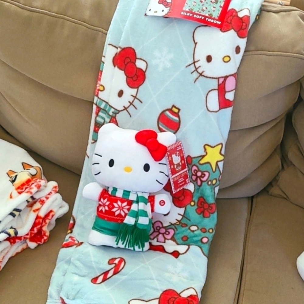 Hello Kitty Blanket Set 🎄
